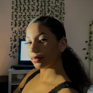 Meet your Posher, Ava